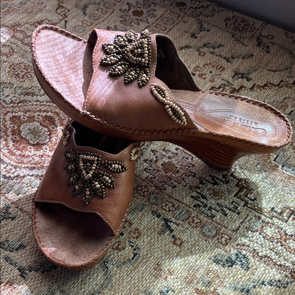 Clark’s leather beaded slip on shoes. Size 7M - Picture 1 of 9